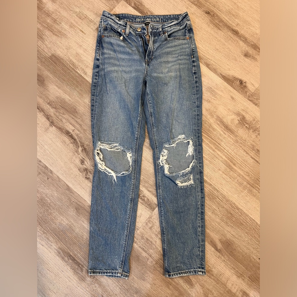 American Eagle Strigid Mom Jean, size 4.